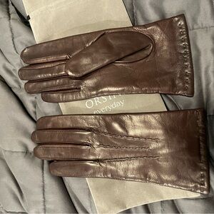Leather gloves